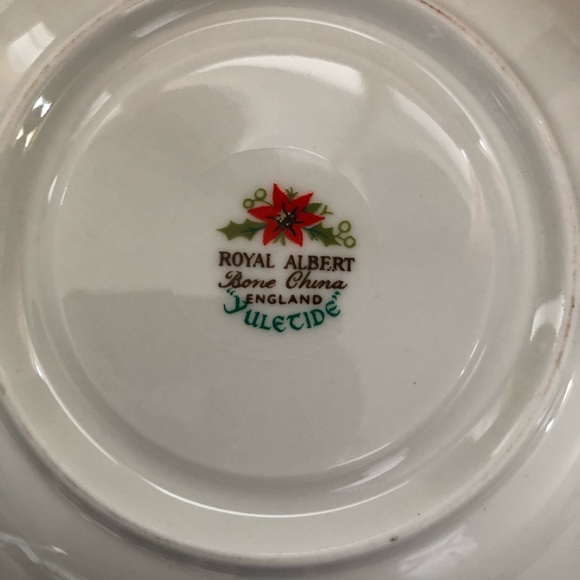 Vintage Royal Albert Yuletide Tea Cup and Saucer - Picture 4 of 5